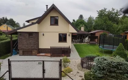 Chata u přehrady Jesenice