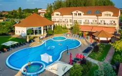 Maďarsko 200 m od kúpeľov: Aqua-Spa Konferencia és Wellness Hotel **** s polpenziou a wellness neobmedzene