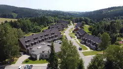Orlické hory Resorte Říčky s raňajkami formou bufetu, bazénom, vírivkou a saunou + fľaša vína a zľavy
