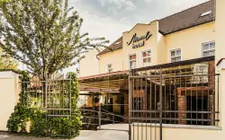 Južná Morava (nielen) pre vinárov: Hotel Mariel *** v centre Znojma s raňajkami a degustáciou 12 vzoriek vín
