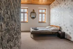 Izby, Hrad Doubravka, Teplice