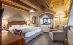 Praha: Romantický Pytloun Zámocký Hotel Ctěnice **** v izbe Deluxe s raňajkami, tapas a vstupmi na výstavy