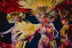 Moulin Rouge v Paríži: Vstup na legendárnu kabaretnú show Féerie + šampanské a ubytovanie v prémiovom hoteli