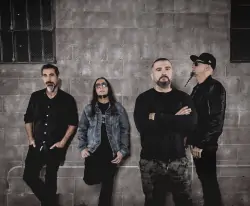 Metalová ikona System of a Down naživo v Düsseldorfe: Vstupenky na koncert, nápoje + pobyt v prémiovom hoteli