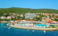 Dovolenka len 300 m od pláže v Hoteli Katarina **** s polpenziou a vonkajším bazénom + deti do 12 rokov zdarma