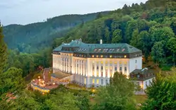 Radónové kúpele Jáchymov: Hotel Radium Palace **** s polpenziou, kúpeľným centrom (bazény a sauny) + masáž