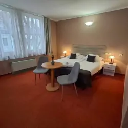 Izba, Hotel Unicornis, Eger