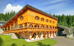 Krkonoše: Špindlerův Mlýn v Hoteli Lesana *** s polpenziou, neobmedzeným wellness (bazény, sauny) a biliardom