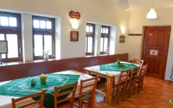 Súčasťou penziónu je aj pravá dedinská krčma