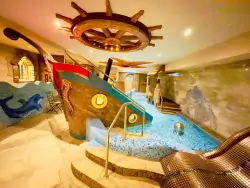 Vysočina: Hotel Podlesí *** s polpenziou a bazénom + vstup do wellness (vírivky, sauny) a Rozprávkovej dedinky