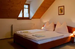 Izby, Penzión Mikulčin vrch, Vápenice, Biele Karpaty