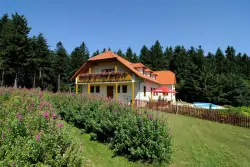 Biele Karpaty blízko hraníc, Strážnic a Luhačovíc: Penzión Mikulčin vrch 799 m n. m. + raňajky formou bufetu