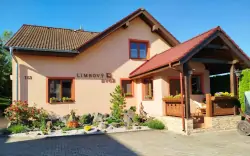 Vysoké Tatry a NP Slovenský raj: Vrbov v Penzióne Limbový dvor s raňajkami a vstupom do termálnych kúpeľov