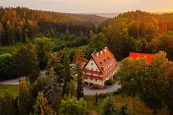 Český raj: Dovolenka v Parkhoteli Skaln město *** s raňajkami alebo polpenziou, súkromným wellness a vínom