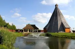 Jedinečný pobyt v sude či maringotke blízko Kolína a Poděbrad: Vigvam Resort s polpenziou a privátnym wellness