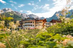 Región Hochkönig: Maria Alm v 4* Hoteli & SPA Urslauerhof s raňajkami alebo polpenziou a wellness (750 m²)