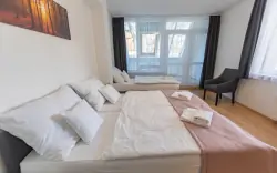 Izba s posteľou, hotel Harangtorony, Kőszeg, Maďarsko