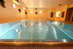 Vnútorný bazén, Alpenhotel Marcius ***, Nassfeld, Rakúsko
