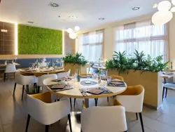 Reštaurácia so stolmi, Garda Sporting Club Hotel ****, Riva del Garda (TN), Taliansko