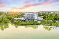 Pobyt na brehu Balatonu v Hoteli Helikon **** s polpenziou a wellness neobmedzene s bazénom + vírivky a sauny