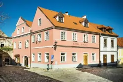 Český Krumlov 150 m od zámku: Historický Hotel Latrán **** s raňajkami + welcome drink a zľava do reštaurácie 