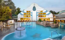 Hévíz: NaturMed Hotel Carbona **** s polpenziou/plnou penziou a neobmedzeným termálnym wellness + masáž