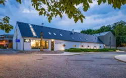 Stredné Čechy oproti zámku a blízko Karlštejna a Prahy v Hoteli Panská zahrada **** s wellness a raňajkami