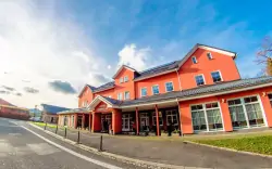 Beskydy neďaleko aquaparku: Hotel Hukvaldy *** s polpenziou, wellness a bazénom neobmedzene + 2 druhy saun