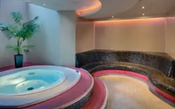Brno pri centre: Hotel Avanti **** so strešným wellness s parádnym výhľadom (vírivka, sauna) + raňajky