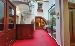 Interiér prepája moderné s historickým, Hotel Petr