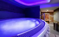 Vysoké Tatry: Pobyt pri Štrbskom plese v Aplend Hoteli Ovruč v luxusnom apartmáne + raňajky a wellness