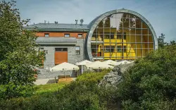 Pobyt pri Jizerských horách a Liberci v štýlovom 3* Hoteli Obří Sud s polpenziou + bobová dráha a vstup do zoo
