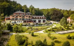 Orlické hory: Hotel Studánka **** obklopený prírodou s polpenziou a wellness + romantický kúpeľ a zábal