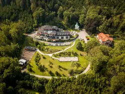 Orlické hory: Pobyt vo Vile Hotel Studánka *** obklopenej prírodou s polpenziou + wellness a romantický kúpeľ