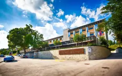 Slovinsko len 400 m od jazera Bled: Hotel Astoria Bled *** s raňajkami a luxusným wellness so saunovým svetom