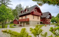 Vysoké Tatry: Pobyt vo Ville Domino s raňajkami, sladkým darčekom, masážnou vaňou a zľavou do wellness centra