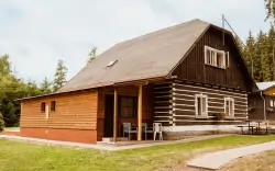 Adršpašské skaly: Chatový areál Zděřina s polpenziou a bohatým vyžitím pre deti i dospelých + večer s filmami