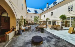 Historické centrum Banskej Štiavnice priamo pri pamiatkach v dizajnových Apartmánoch Opera + vybavená kuchynka