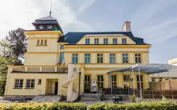 Pobyt pri Prahe: Palace Inn Hotel & Grill Restaurant **** s raňajkami + privátny vstup do wellness a Prosecco