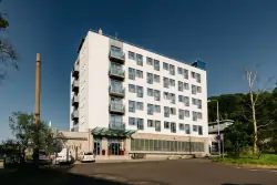 Karlove Vary blízko kolonád i kúpeľov v Hoteli Marttel *** s raňajkami a vstupenkou do dvoch múzeí + zľava