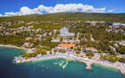 Malebná Crikvenica 250 m od pláže v Hoteli Omorika **** s all inclusive a bazénom + deti do 12 rokov zadarmo