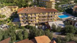 Slnečné Limone sul Garda v Hoteli Florida *** s raňajkami či polpenziou, bazénom a ochutnávkou + výlet loďou