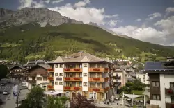 NP Stelvio a horské stredisko Bormio pri kúpeľoch a výletných cieľoch: Hotel Rezia **** s polpenziou a fitness