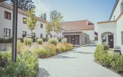 Hotelový dvor, Mariandl im Oberwirt, Eggenfelden, Nemecko