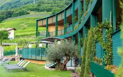Tramin a Bolzano nielen pre vinárov: Pobyt pri jazere vo Ville Naj s raňajkami, saunami a strešným bazénom