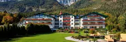 Pohorie Karwendel 15 km od Innsbrucku v 4* Alpenhoteli Speckbacher Hof + polpenzia, wellness a kúpacie jazero