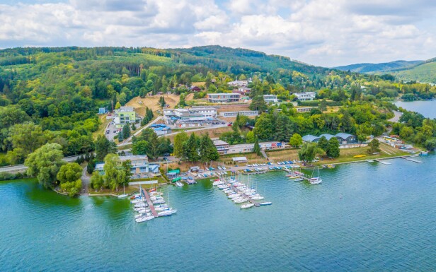 Hotel Rakovec *** pri Brnenskej priehrade čiže Prýgli