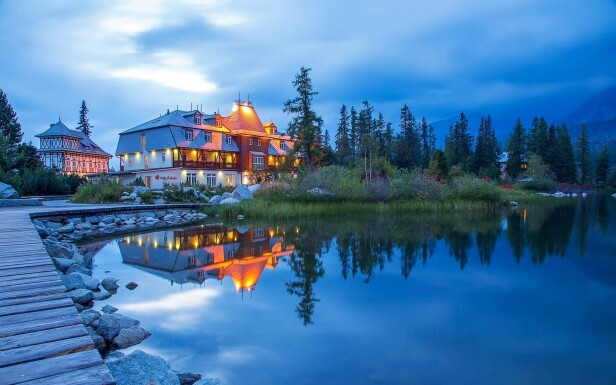 Ubytujte sa priamo na brehu Štrbského plesa, Hotel Solisko