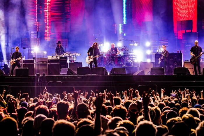 Foo Fighters naživo v Mníchove v rámci TAKE COVER TOUR 2026: vstup na koncert + ubytovanie v prémiovom hoteli