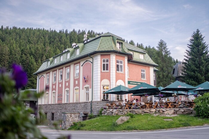 Krkonoše: Dovolenka v Peci pod Sněžkou v Hoteli Hořec **** s polpenziou, vstupom do sauny a welcome drinkom